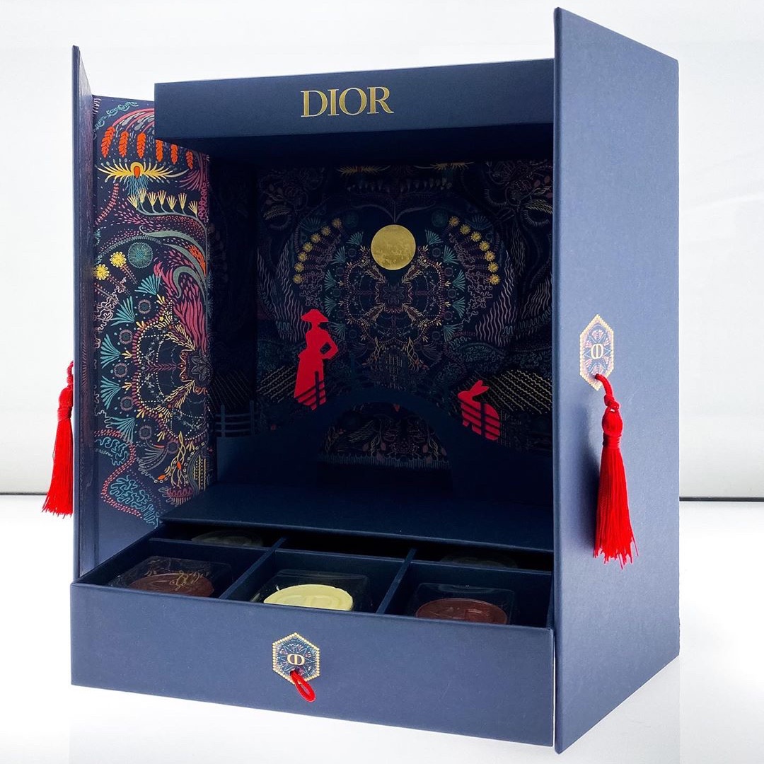 Luxury Brands Present Opulent Mooncake Packaging